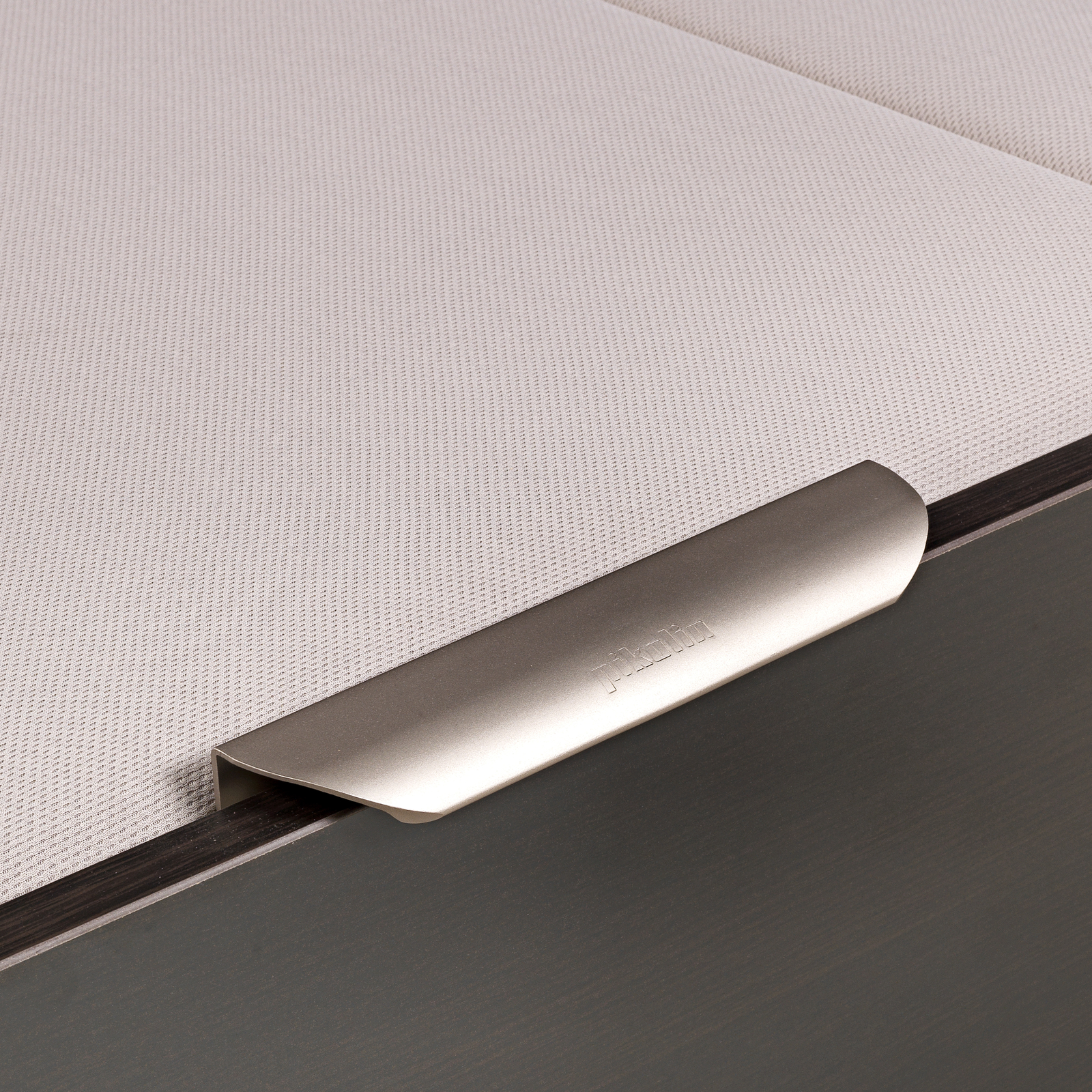 Canapé abatible de madera de tapa doble de color wengué DESIGN