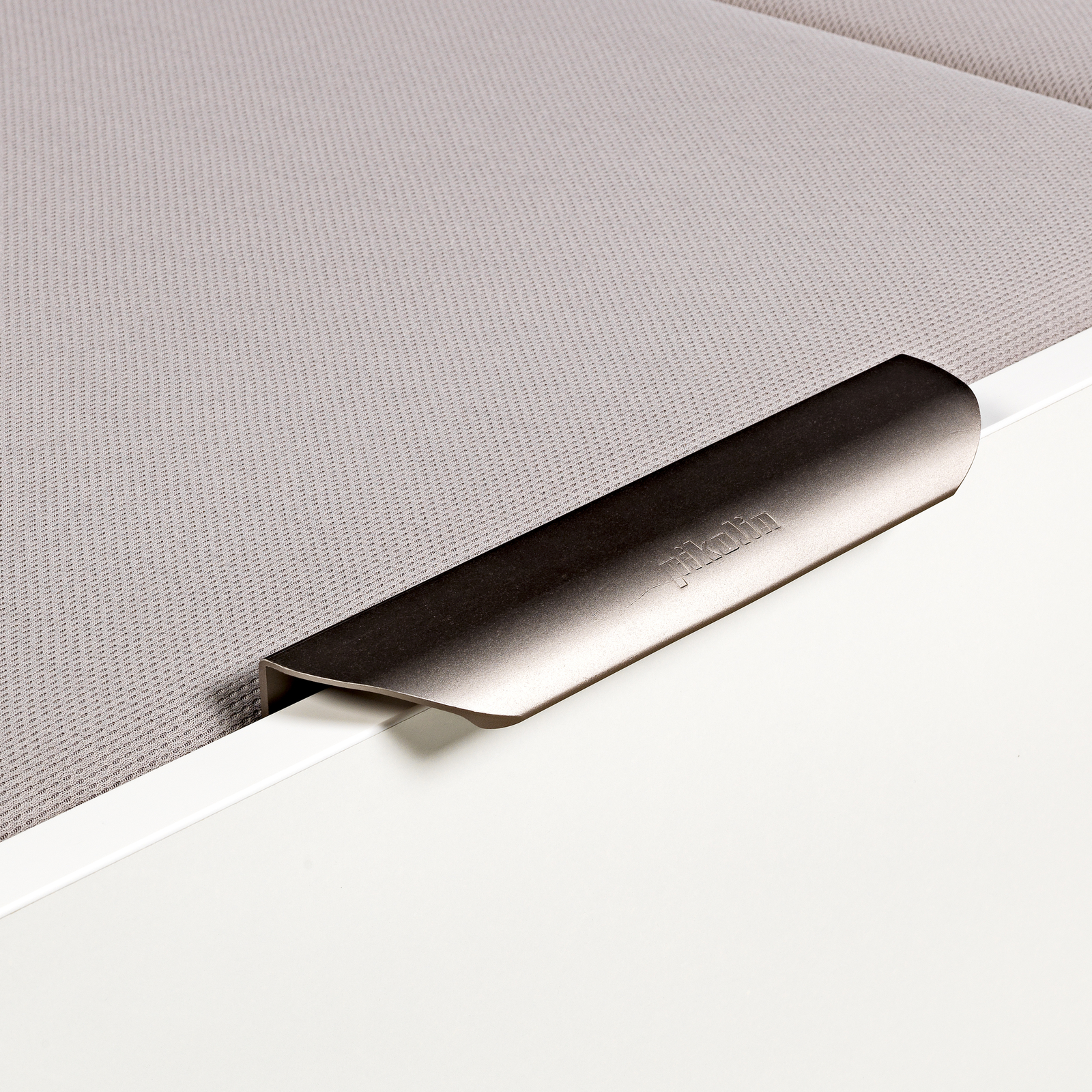 Canapé abatible de madera de tapa doble de color blanco DESIGN